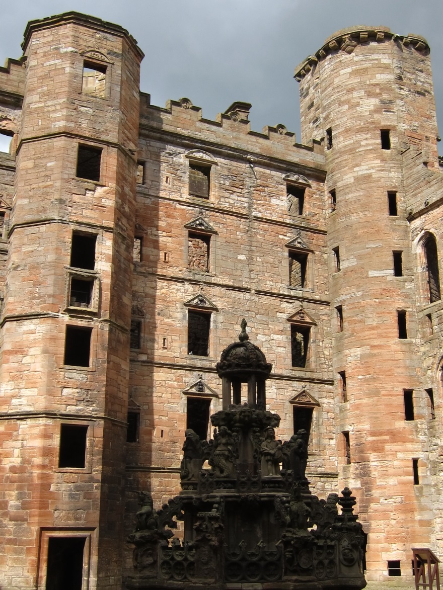 Courtyard-with-fountain