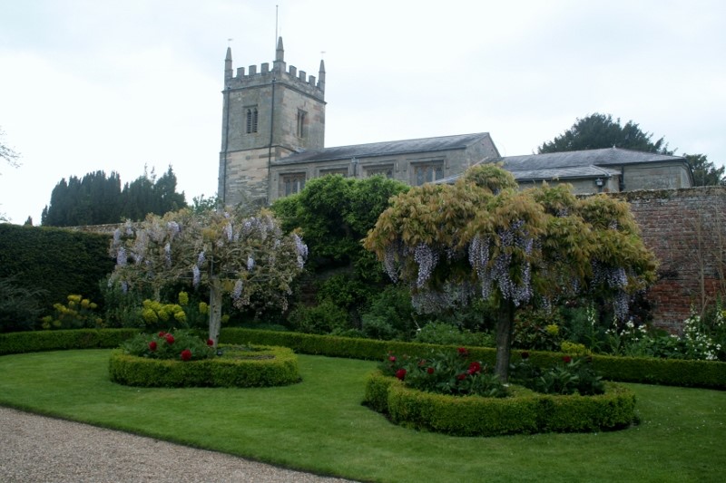 Church-where-Sir-George-Throckmorton-and-his-wife-Katherine-Vaux-are-buried