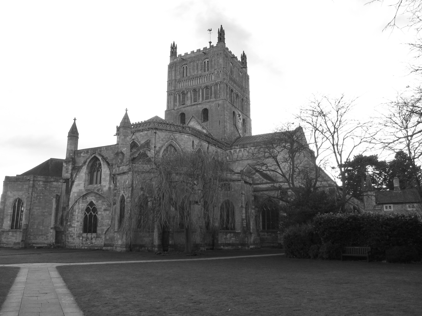 East-end-of-Tewkesbury-Abbey.-Note-the-great-Romanesque-Tower.-©-Tudor-Times-2015
