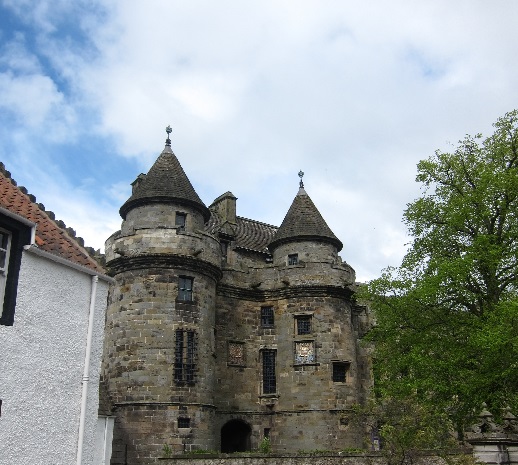 Falkland-Palace-renovated-by-James-IV