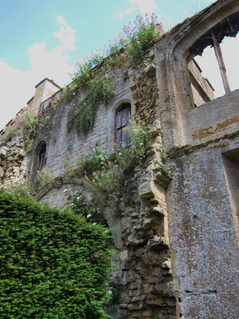 Sudeley-Castle-Stone-Wall