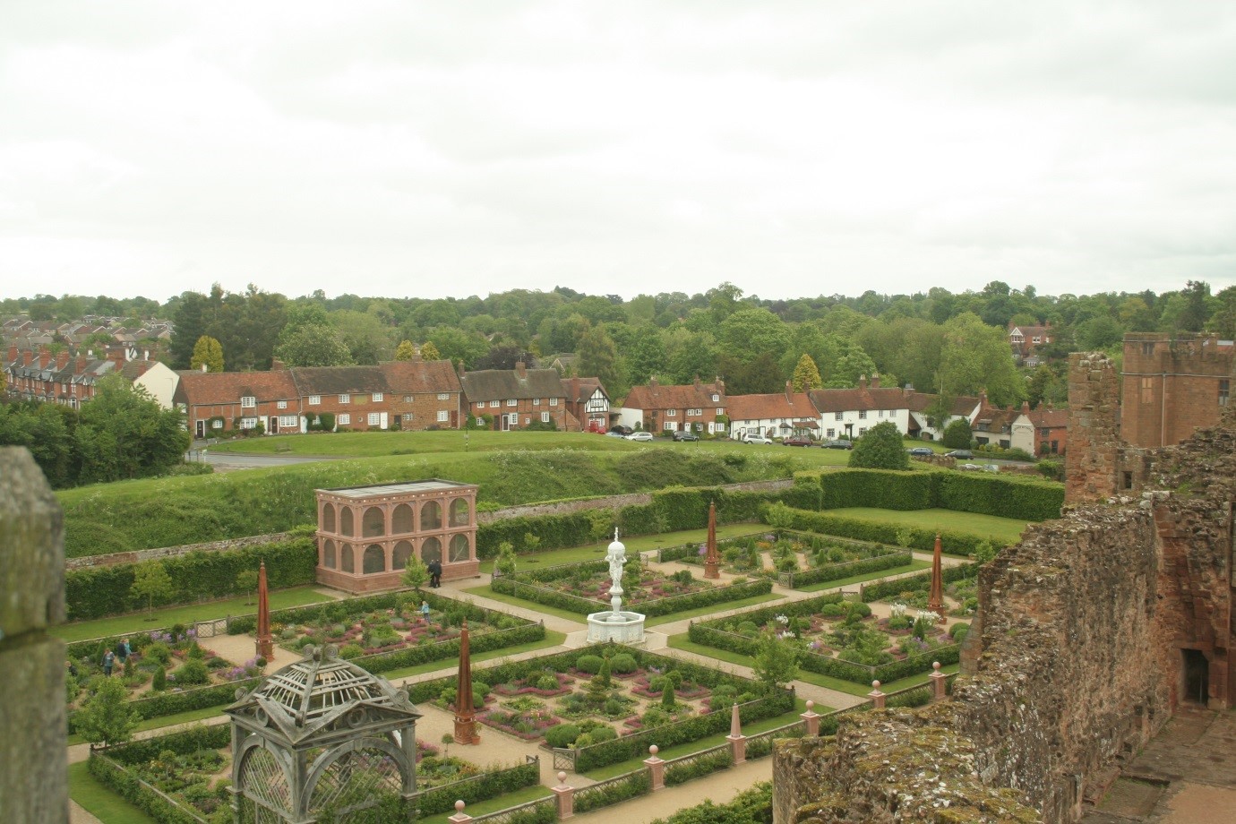 The-Privy-Garden-with-aviary-from-the-top-of-John-of-Gaunt’s-Great-Hall-building